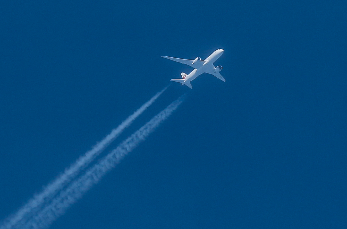 Jal with chemtrail